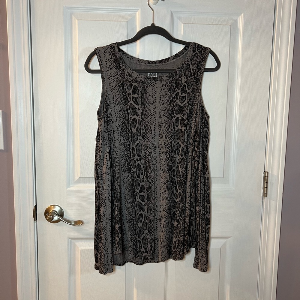 Maurice’s 24/7 Women’s Snakeskin Cold Shoulder Blouse L